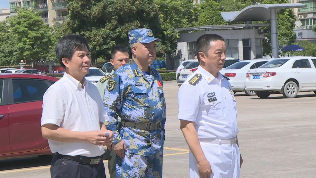 市委常委中山軍分區司令員孔德雨到港口鎮檢查驗收民兵整組工作