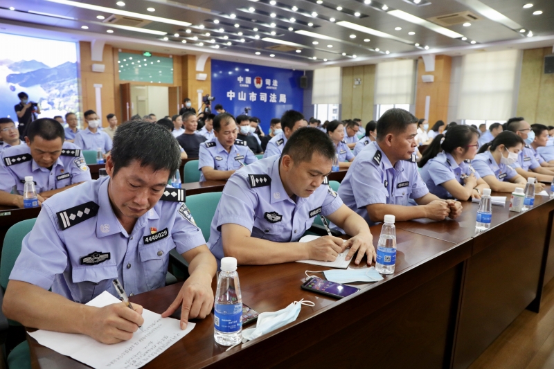 市强戒所党委书记,所长陈炳祥,局机关三支部书记,市法援处主任袁彩环